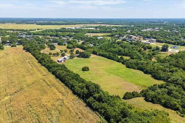 16.3 Acres of Land with Home for Sale in Trenton, Texas