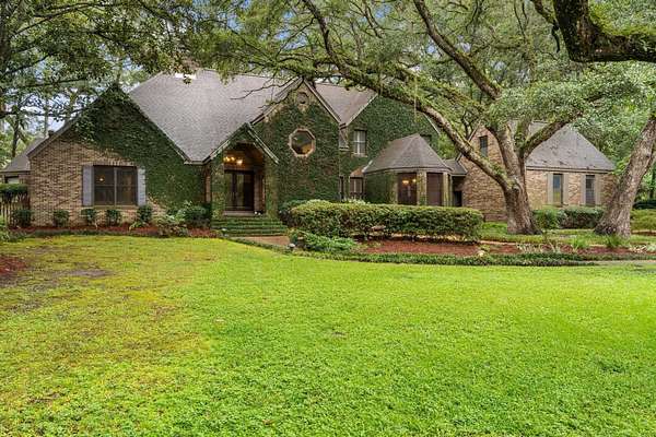 2.2 Acres of Residential Land with Home for Sale in Tallahassee, Florida