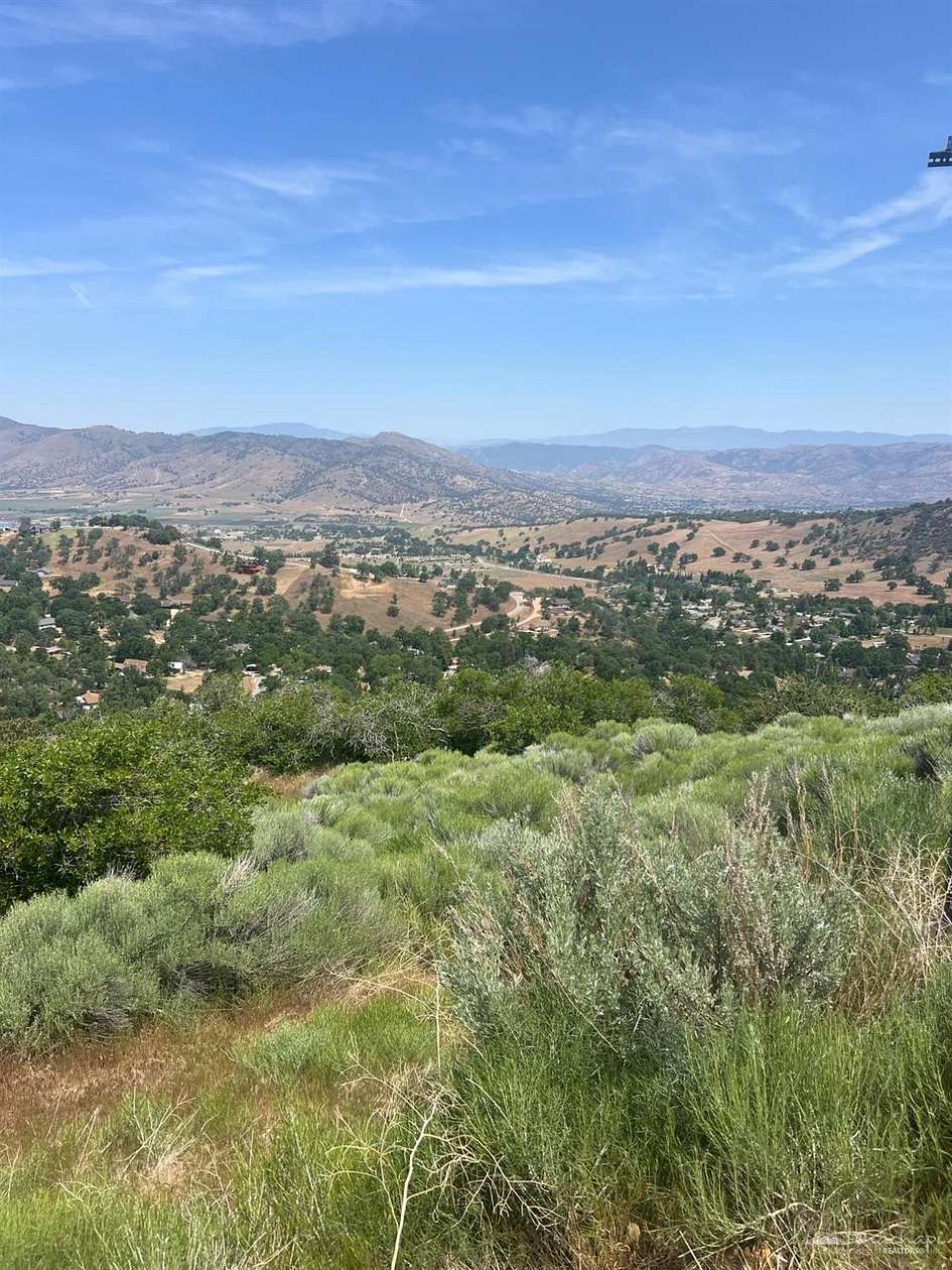 7.69 Acres of Land for Sale in Tehachapi, California