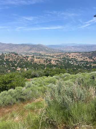 7.69 Acres of Land for Sale in Tehachapi, California