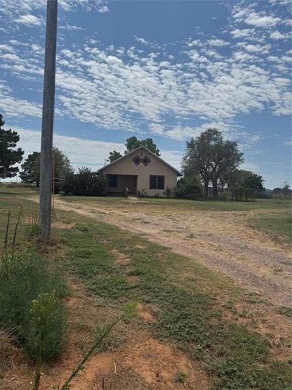 14 Acres of Land with Home for Sale in Chillicothe, Texas