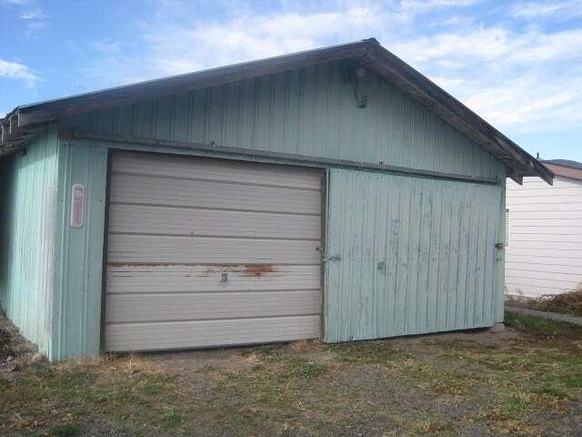 75 Acres of Agricultural Land with Home for Sale in Klamath Falls, Oregon