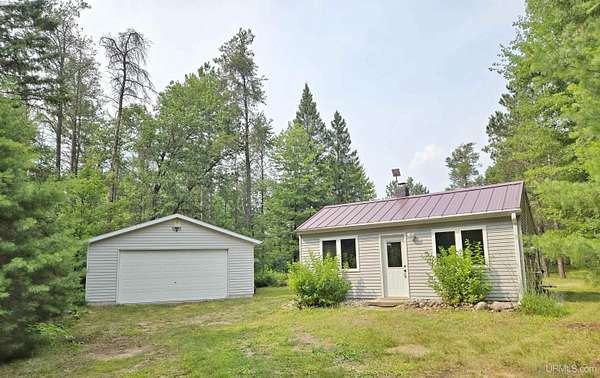5 Acres of Residential Land with Home for Sale in Silver Cliff Town, Wisconsin