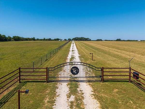 10 Acres of Residential Land for Sale in China Spring, Texas