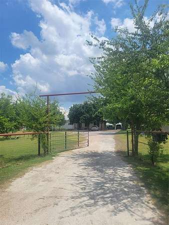 10 Acres of Residential Land with Home for Sale in Itasca, Texas