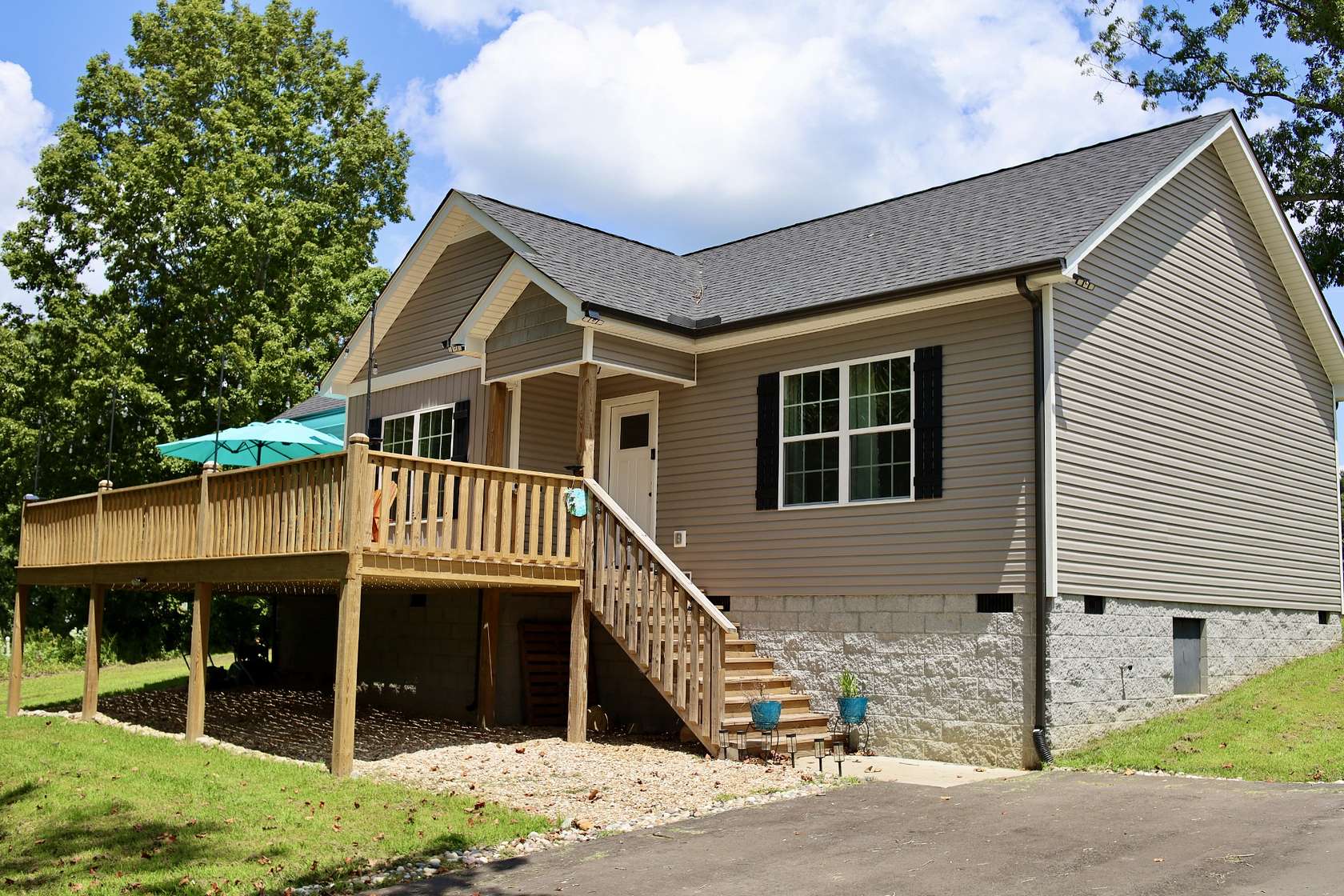 1.6 Acres of Land with Home for Sale in Dickson, Tennessee