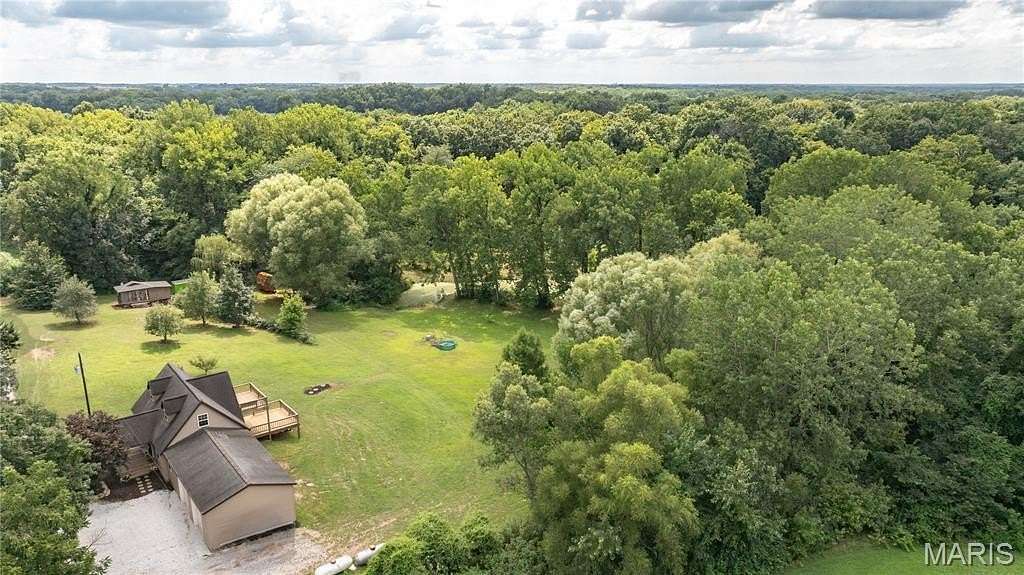 6 Acres of Residential Land with Home for Sale in Greenfield, Illinois