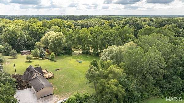 6 Acres of Residential Land with Home for Sale in Greenfield, Illinois