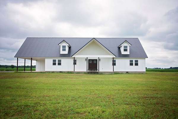 2 Acres of Residential Land with Home for Sale in Caruthersville, Missouri