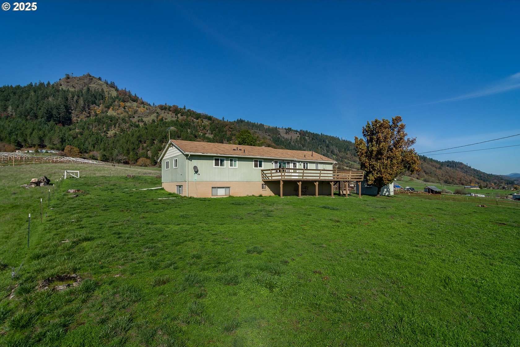 11.1 Acres of Land with Home for Sale in Myrtle Creek, Oregon