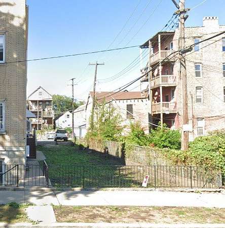 0.07 Acres of Mixed-Use Land for Sale in Chicago, Illinois