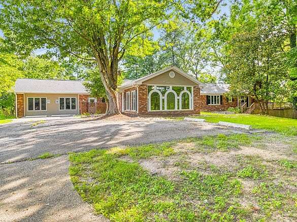 21 Acres of Improved Mixed-Use Land for Sale in London, Kentucky