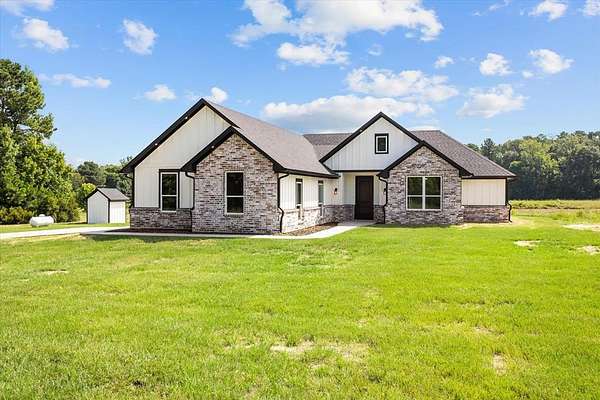 3.37 Acres of Residential Land with Home for Sale in Nacogdoches, Texas