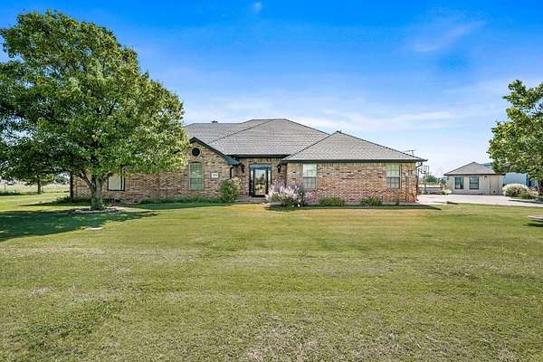 5 Acres of Residential Land with Home for Sale in Amarillo, Texas