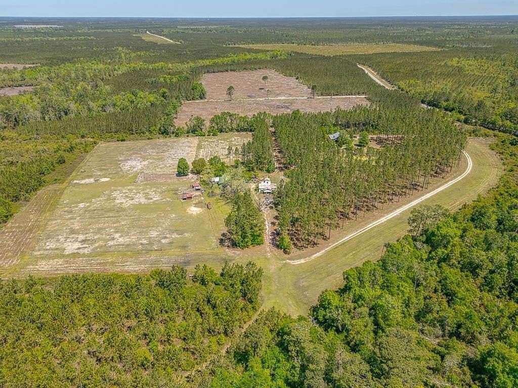 144 Acres of Land with Home for Sale in Screven, Georgia