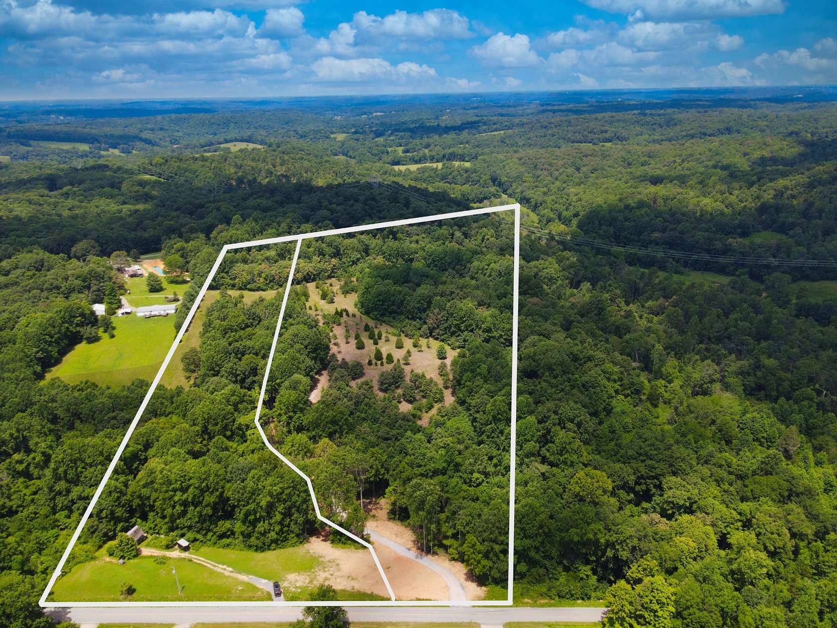 5 Acres of Residential Land for Sale in Palmyra, Tennessee