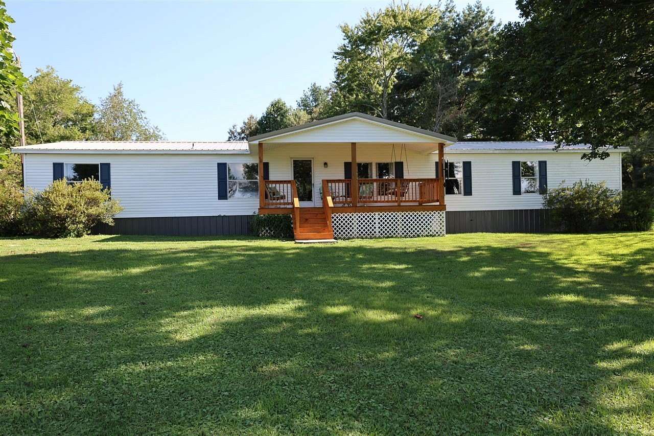 2 Acres of Residential Land with Home for Sale in Smiths Grove, Kentucky