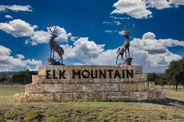 5 Acres of Residential Land for Sale in Pipe Creek, Texas