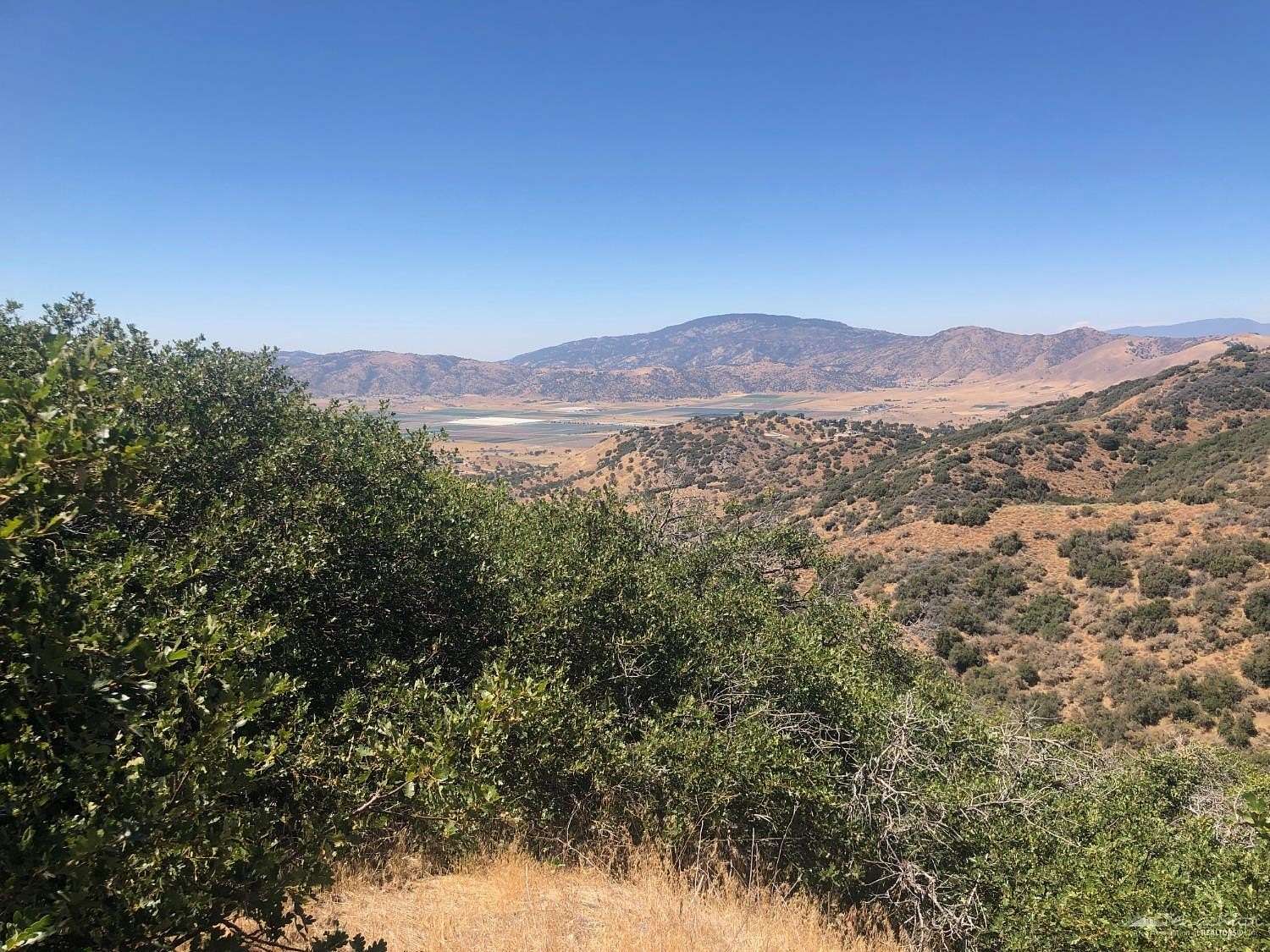 8 Acres of Land for Sale in Tehachapi, California