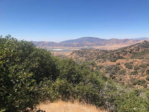 8 Acres of Land for Sale in Tehachapi, California