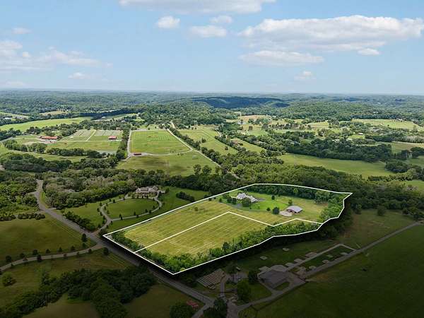 15 Acres of Land with Home for Sale in Franklin, Tennessee