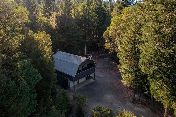 7.36 Acres of Residential Land with Home for Sale in Grants Pass, Oregon