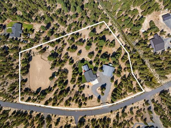 5.27 Acres of Residential Land with Home for Sale in La Pine, Oregon