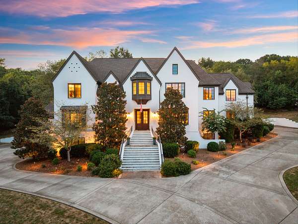 1.62 Acres of Residential Land with Home for Sale in Goodlettsville, Tennessee