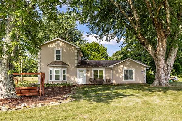 1.84 Acres of Residential Land with Home for Sale in Greenbrier, Tennessee