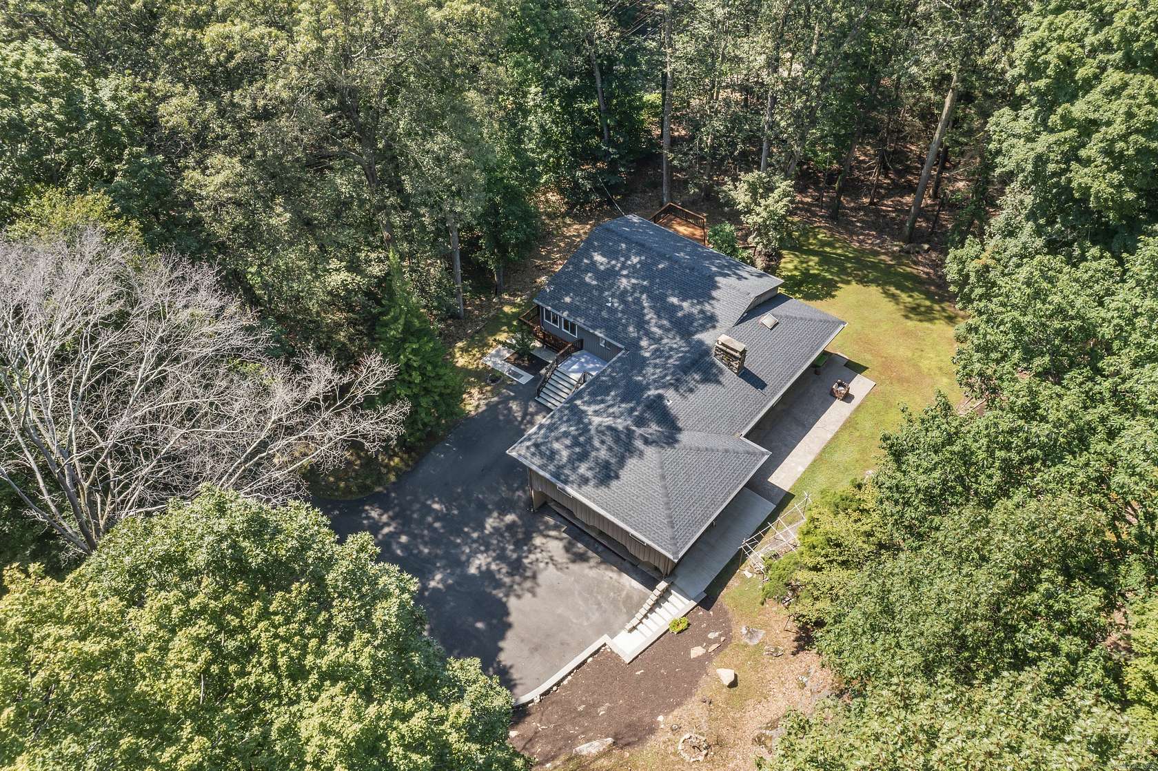 3.19 Acres of Residential Land with Home for Sale in Easton, Connecticut