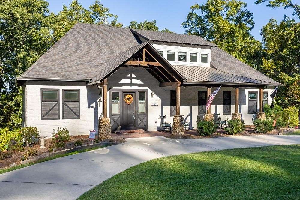 1.68 Acres of Residential Land with Home for Sale in Harrison, Tennessee