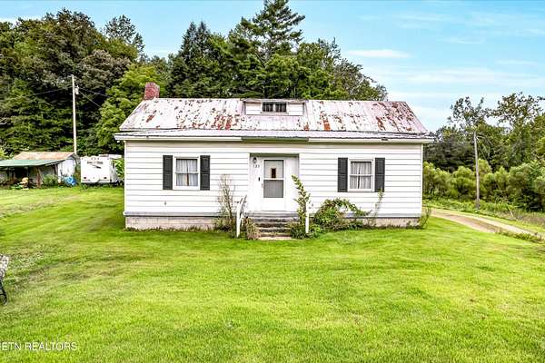 6.82 Acres of Residential Land with Home for Sale in Clinton, Tennessee