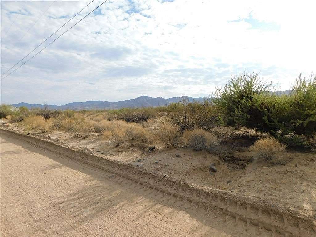 2.35 Acres of Land for Sale in Golden Valley, Arizona