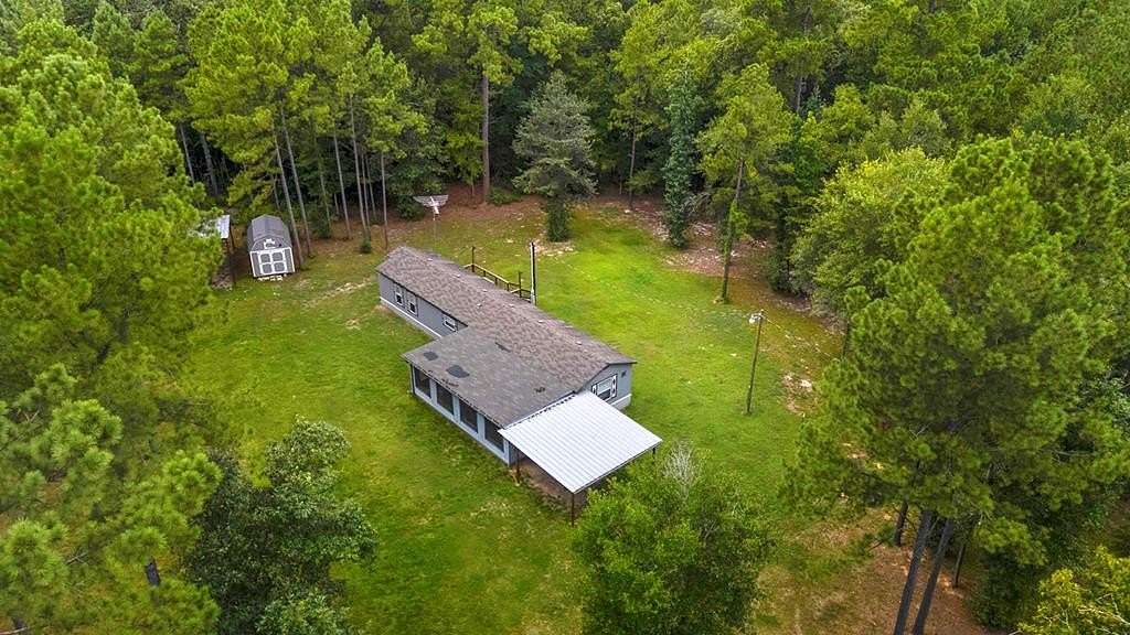 4 Acres of Residential Land with Home for Lease in Jasper, Texas