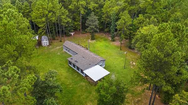 4 Acres of Residential Land with Home for Lease in Jasper, Texas