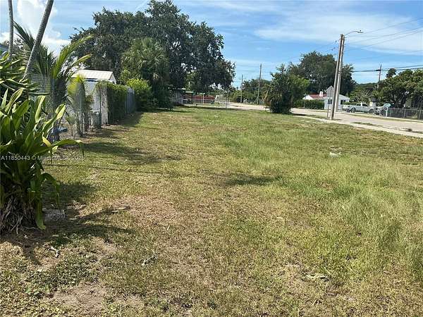 14 Acres of Land for Sale in Miami, Florida