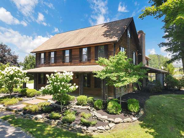 15.6 Acres of Land with Home for Sale in Newark, Ohio