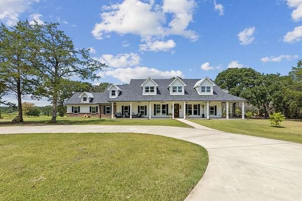 108 Acres of Land with Home for Sale in Scurry, Texas