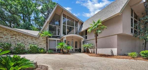 4.5 Acres of Residential Land with Home for Sale in Shreveport, Louisiana