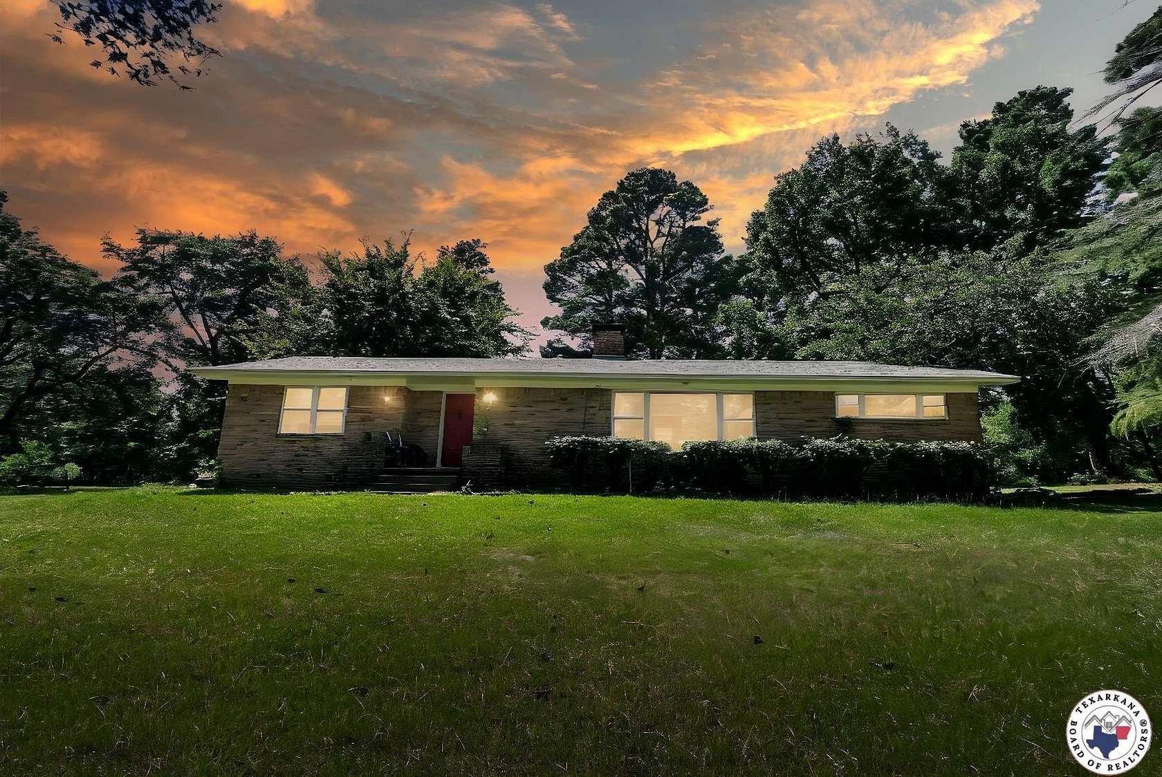 5.73 Acres of Residential Land with Home for Sale in Texarkana, Texas