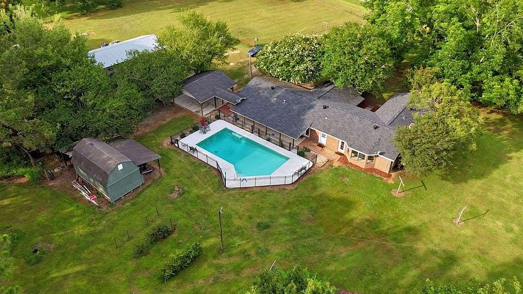 8.34 Acres of Residential Land with Home for Sale in Pavo, Georgia