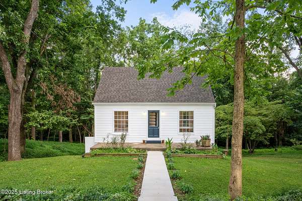 3.83 Acres of Residential Land with Home for Sale in Goshen, Kentucky