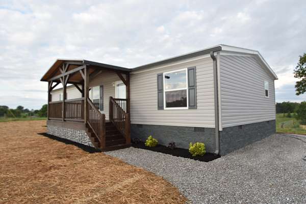 5.12 Acres of Residential Land with Home for Sale in Harrodsburg, Kentucky