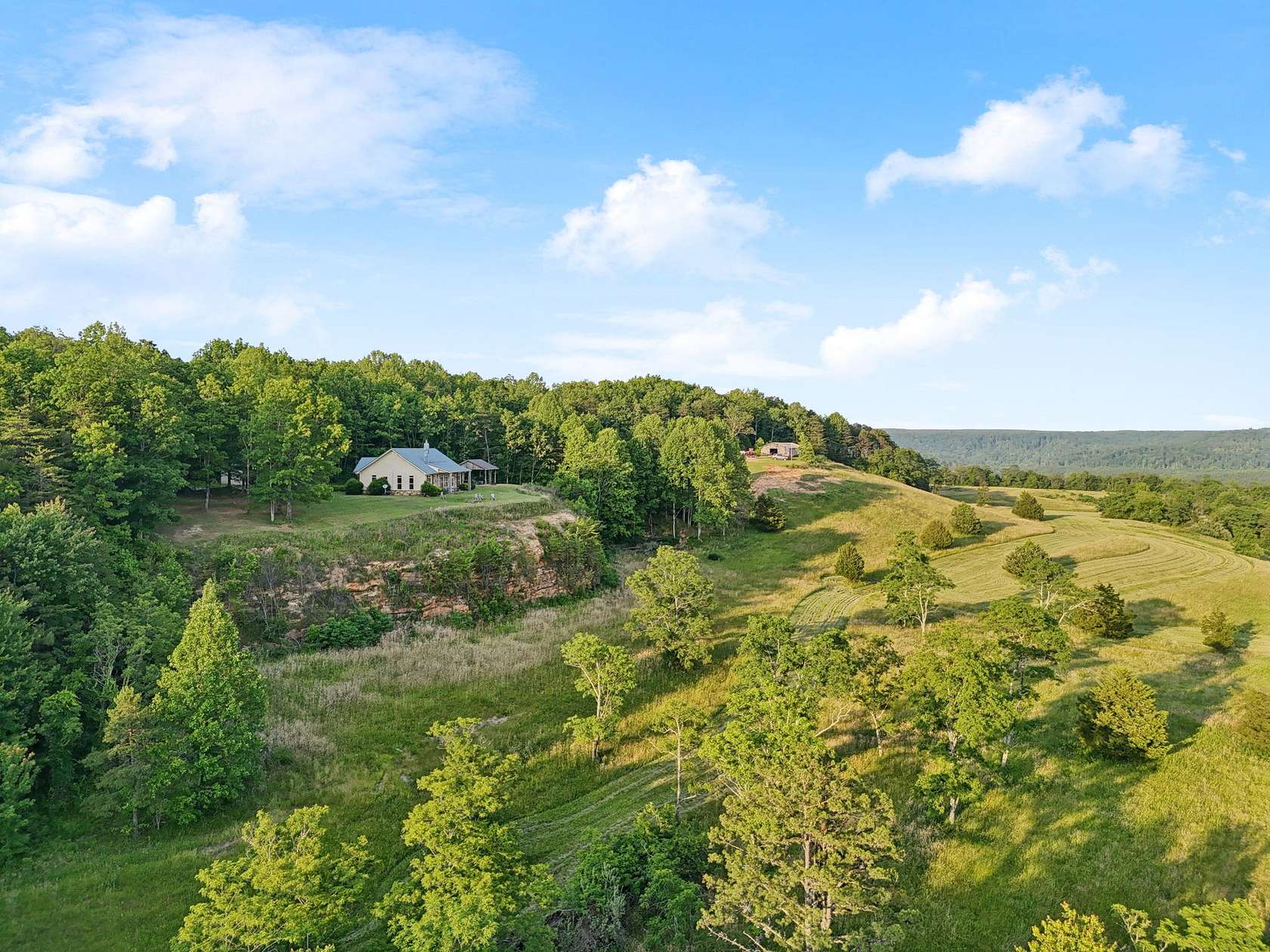 580 Acres of Agricultural Land with Home for Sale in Gruetli-Laager, Tennessee