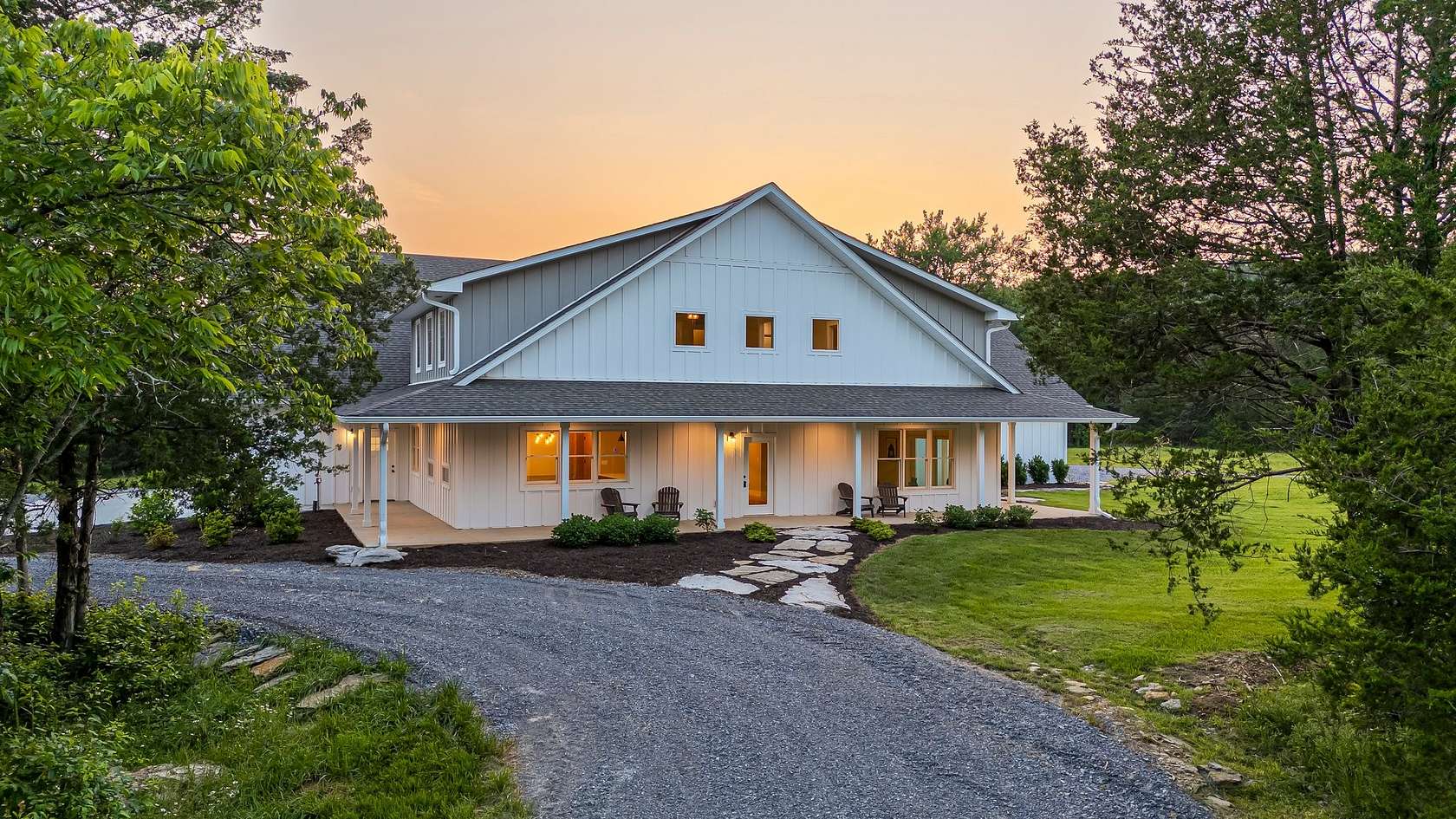 324 Acres of Land with Home for Sale in Milton, Tennessee