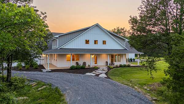 324 Acres of Land with Home for Sale in Milton, Tennessee