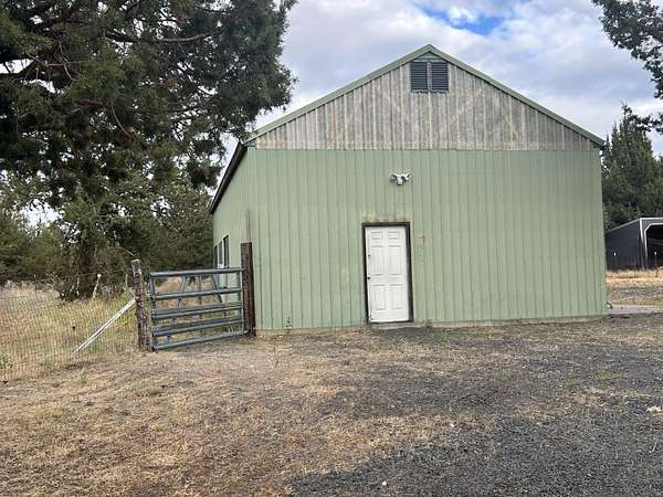 1.75 Acres of Land for Sale in Prineville, Oregon