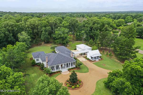 10 Acres of Residential Land with Home for Sale in Madison, Mississippi