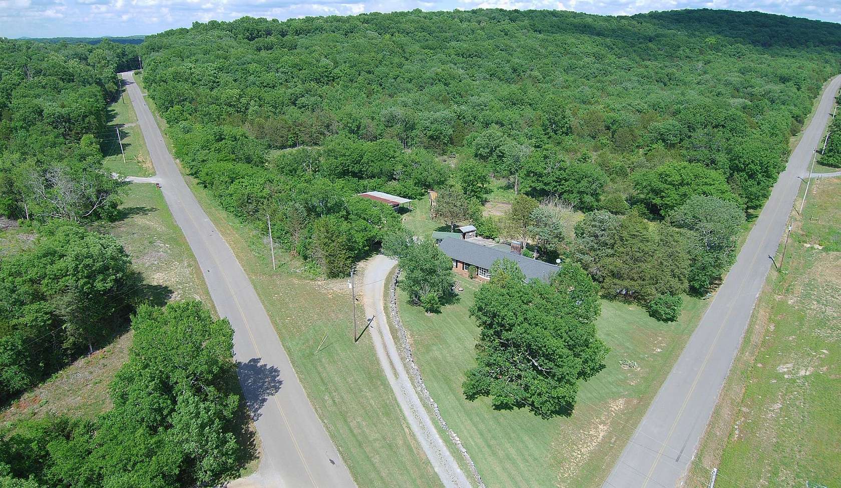 5.1 Acres of Residential Land with Home for Sale in Lascassas, Tennessee