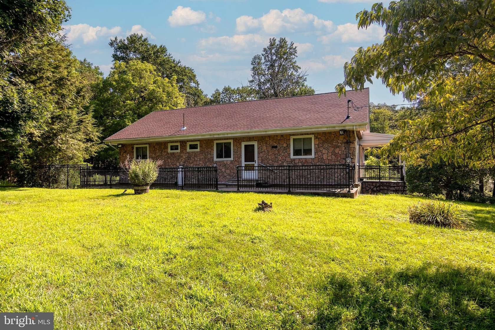 6.34 Acres of Residential Land with Home for Sale in Washington, New Jersey